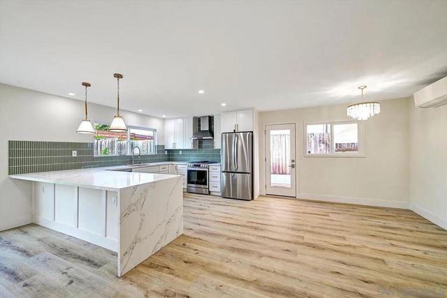 2802 Cowley Way, San Diego, CA 92110