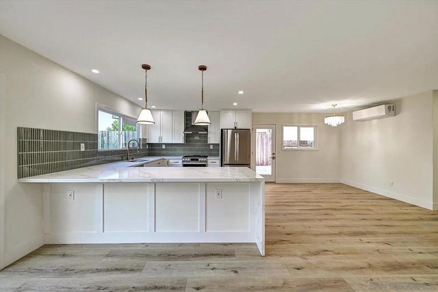2802 Cowley Way, San Diego, CA 92110