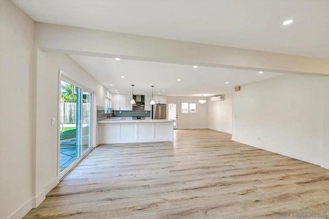 2802 Cowley Way, San Diego, CA 92110