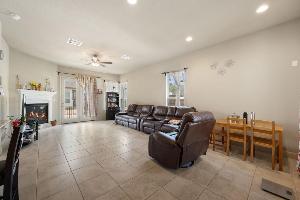 205 Clubhouse DR G, Georgetown, TX 78628