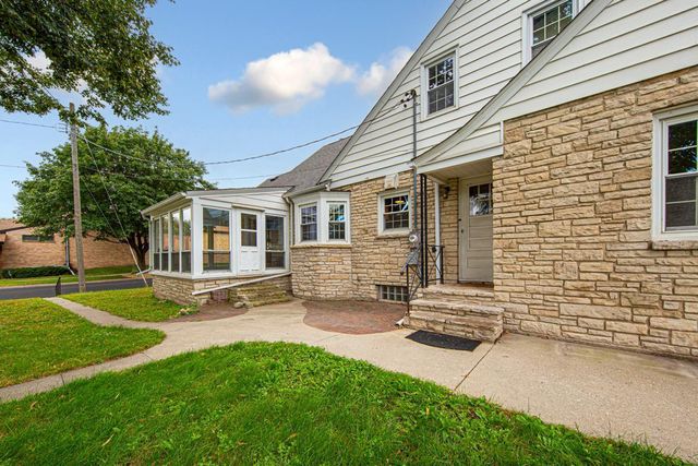 358 4th Street, Gaylord, MN 55334