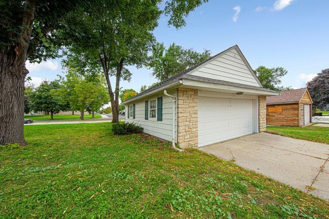 358 4th Street, Gaylord, MN 55334