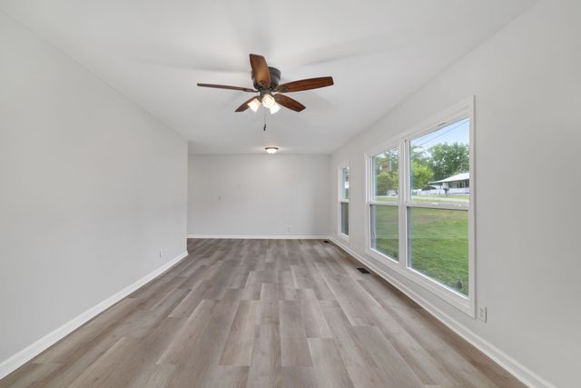 225 Vine Cir, Loretto, TN 38469