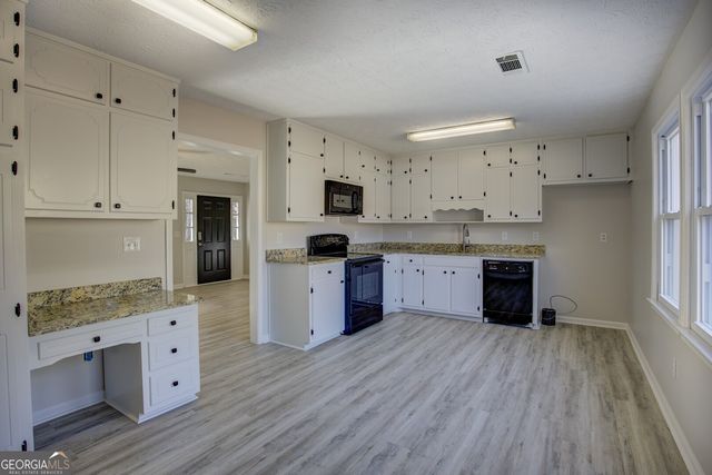 4100 Fox Chase Drive, Loganville, GA 30052