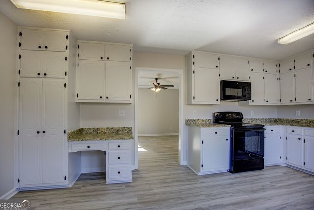 4100 Fox Chase Drive, Loganville, GA 30052