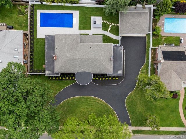 300 Demott Avenue, Rockville Centre, NY 11570