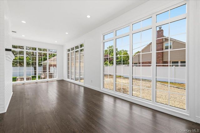 300 Demott Avenue, Rockville Centre, NY 11570