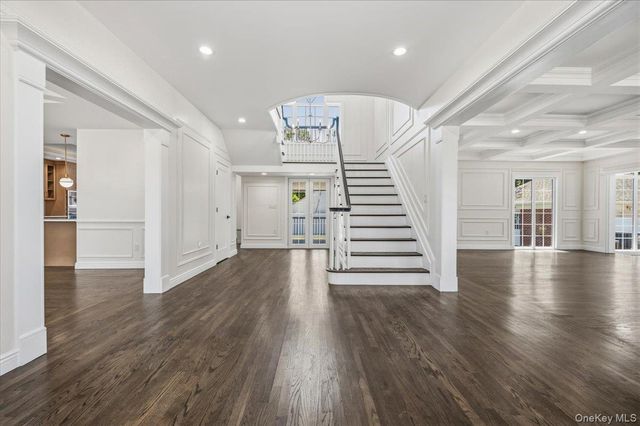 300 Demott Avenue, Rockville Centre, NY 11570