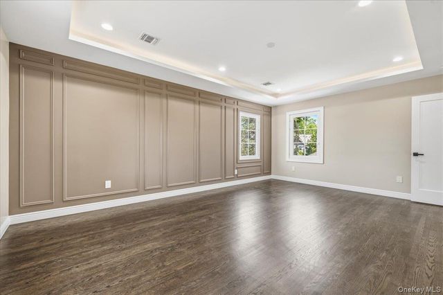 300 Demott Avenue, Rockville Centre, NY 11570