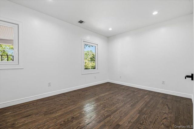 300 Demott Avenue, Rockville Centre, NY 11570