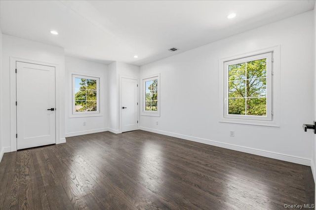 300 Demott Avenue, Rockville Centre, NY 11570
