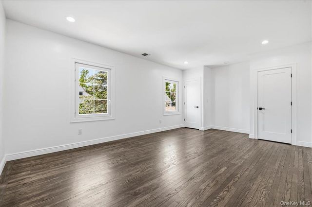 300 Demott Avenue, Rockville Centre, NY 11570