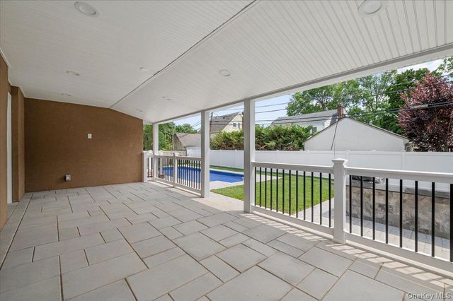 300 Demott Avenue, Rockville Centre, NY 11570
