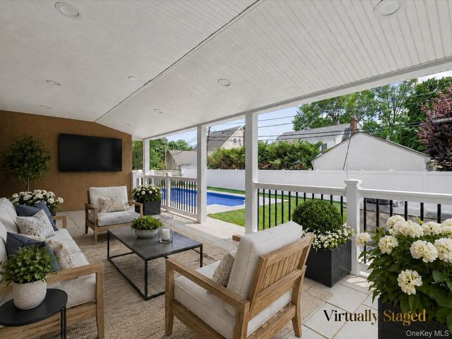 300 Demott Avenue, Rockville Centre, NY 11570