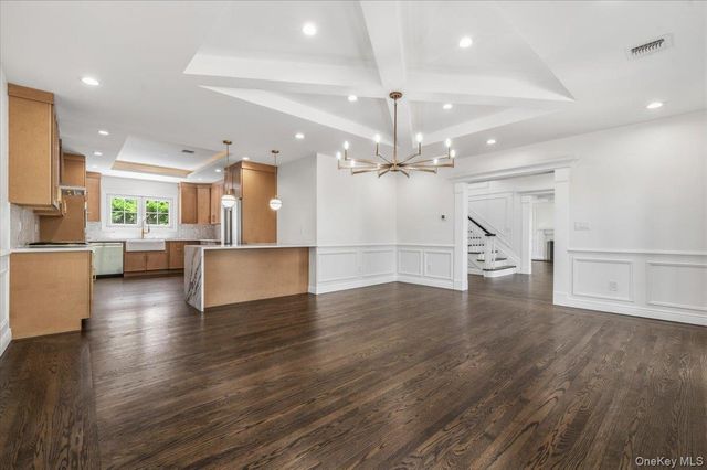 300 Demott Avenue, Rockville Centre, NY 11570