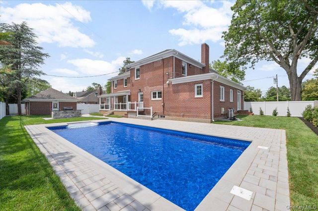 300 Demott Avenue, Rockville Centre, NY 11570