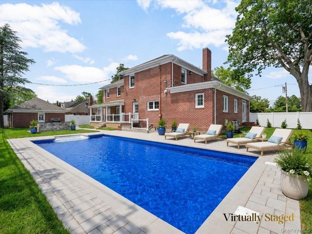 300 Demott Avenue, Rockville Centre, NY 11570