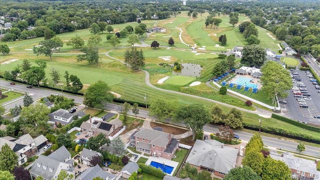 300 Demott Avenue, Rockville Centre, NY 11570