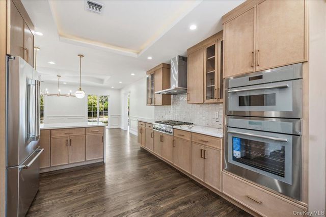300 Demott Avenue, Rockville Centre, NY 11570