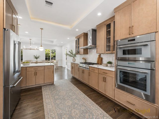 300 Demott Avenue, Rockville Centre, NY 11570