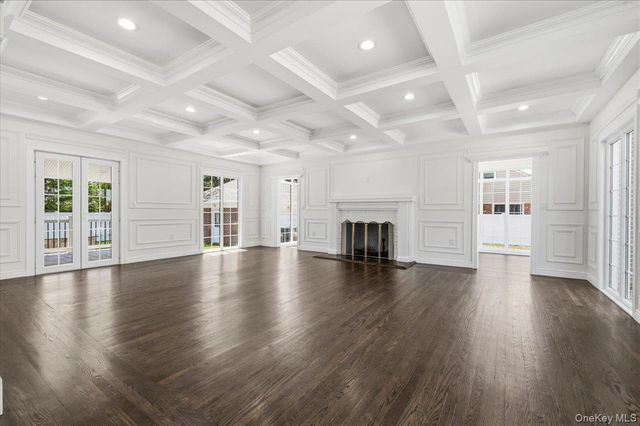300 Demott Avenue, Rockville Centre, NY 11570