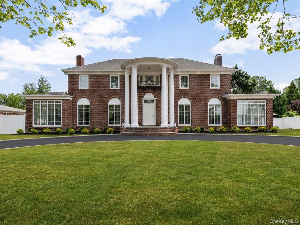 300 Demott Avenue, Rockville Centre, NY 11570