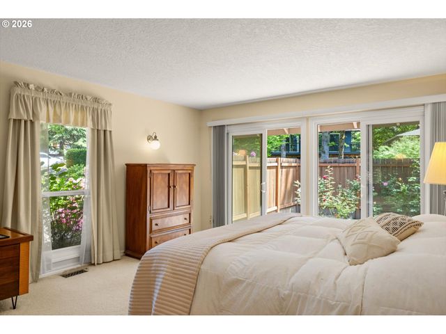 11150 Sw FOOTHILL Dr, Portland, OR 97225