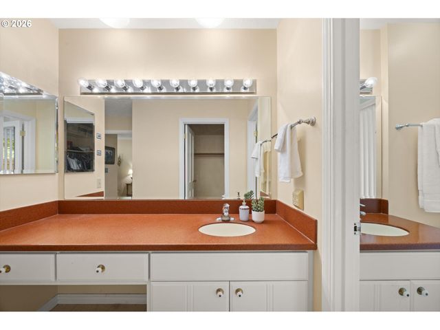 11150 Sw FOOTHILL Dr, Portland, OR 97225