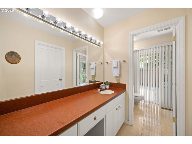 11150 Sw FOOTHILL Dr, Portland, OR 97225