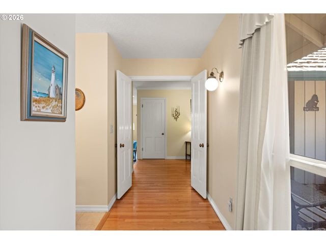 11150 Sw FOOTHILL Dr, Portland, OR 97225