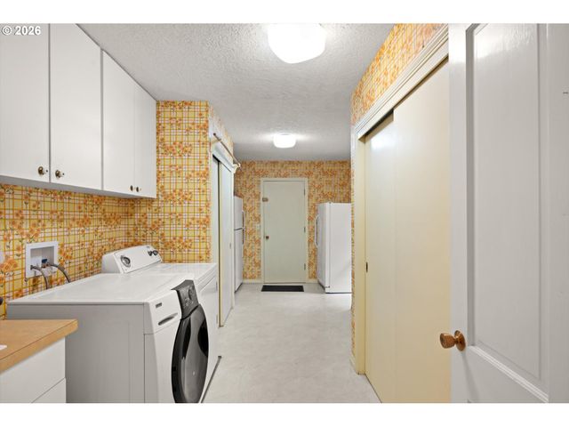 11150 Sw FOOTHILL Dr, Portland, OR 97225