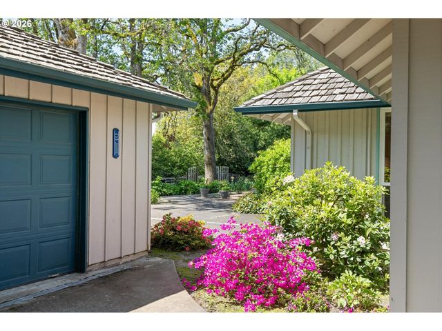 11150 Sw FOOTHILL Dr, Portland, OR 97225