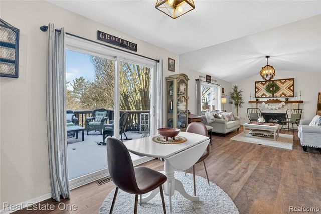 564 Dorchester Way, Milford, MI 48381