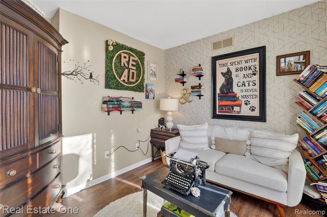 564 Dorchester Way, Milford, MI 48381