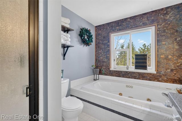 564 Dorchester Way, Milford, MI 48381