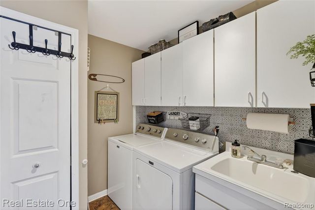 564 Dorchester Way, Milford, MI 48381