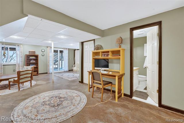 564 Dorchester Way, Milford, MI 48381