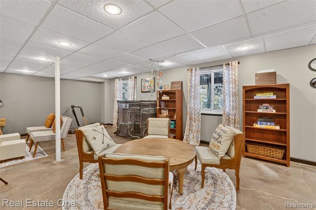 564 Dorchester Way, Milford, MI 48381