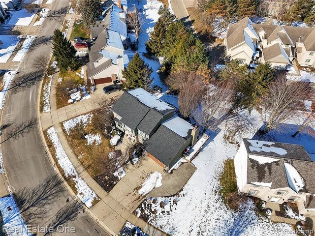 564 Dorchester Way, Milford, MI 48381