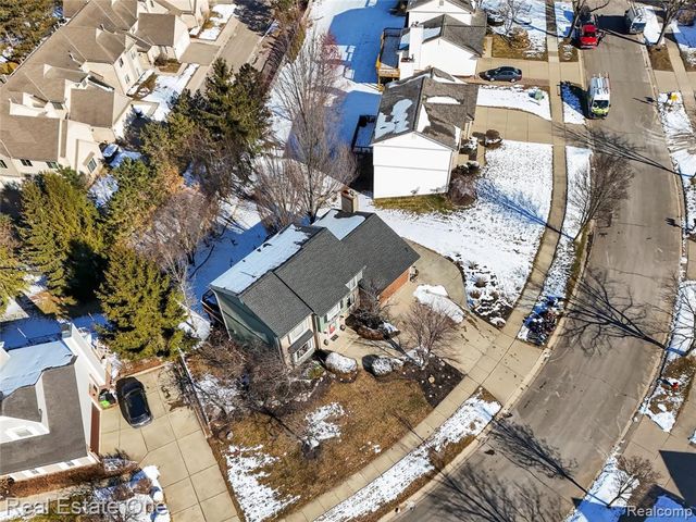 564 Dorchester Way, Milford, MI 48381