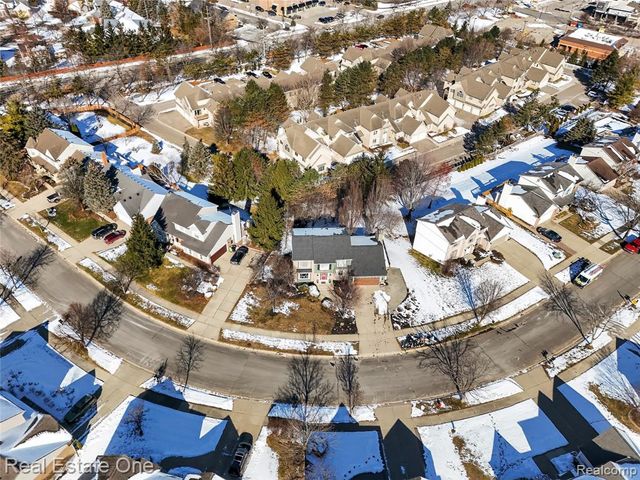 564 Dorchester Way, Milford, MI 48381