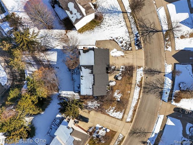 564 Dorchester Way, Milford, MI 48381