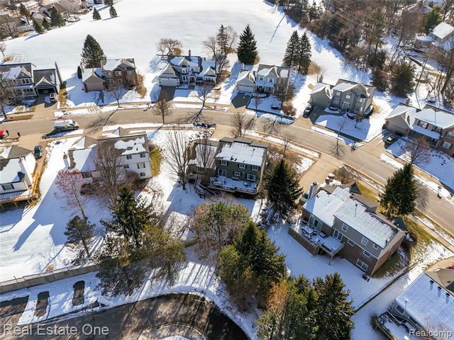 564 Dorchester Way, Milford, MI 48381