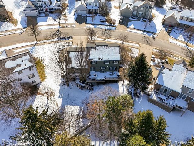 564 Dorchester Way, Milford, MI 48381