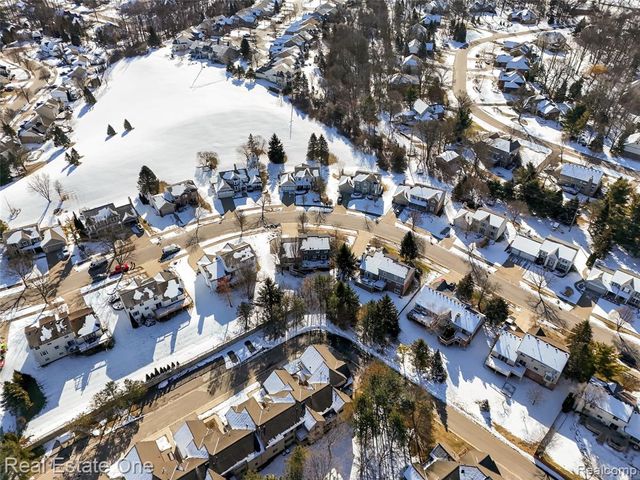 564 Dorchester Way, Milford, MI 48381