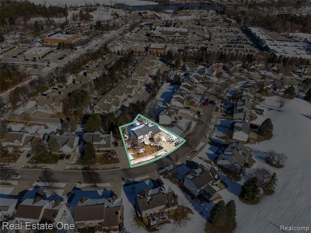 564 Dorchester Way, Milford, MI 48381