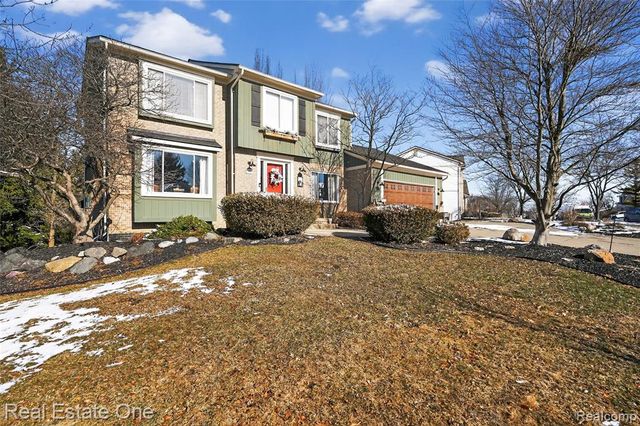 564 Dorchester Way, Milford, MI 48381