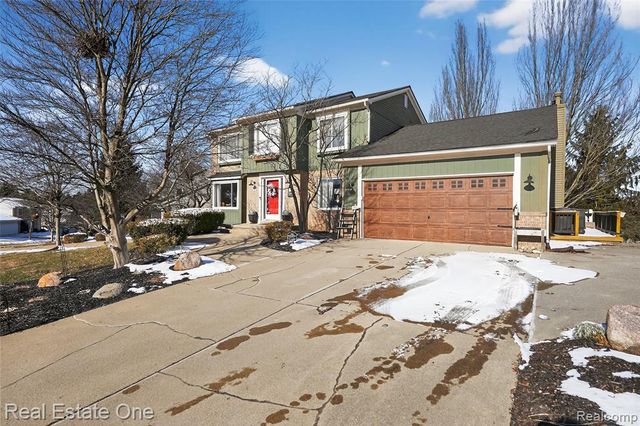 564 Dorchester Way, Milford, MI 48381