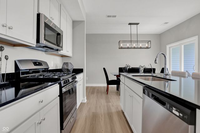 15210 Farrington Way, Fishers, IN 46037