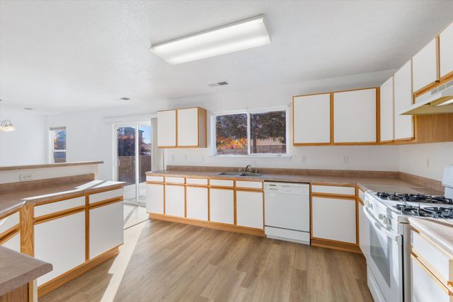 7701 La Brea Street NE, Albuquerque, NM 87113